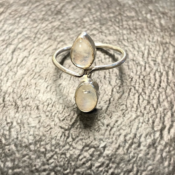 Vintage Jewelry - Sterling Silver 925 Ring Size 8 Rainbow Moonstone